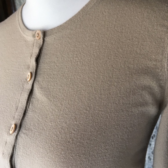 The Limited tan Button 3/4 sleeve top Size Medium - Picture 3 of 8
